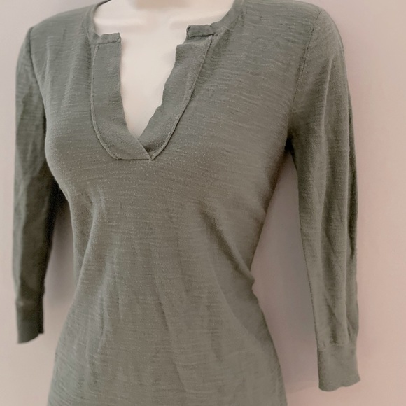 LOFT WOMANS LIGHT WEATHERED SWEATER - Picture 3 of 5